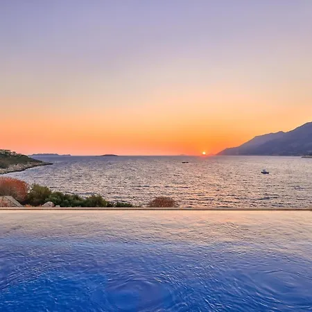Villa La Kumsal Denize Sifir Ve Ozel Havuzlu Dubleks Kas