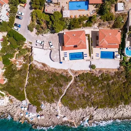 La Kumsal Denize Sifir Ve Ozel Havuzlu Dubleks Villa