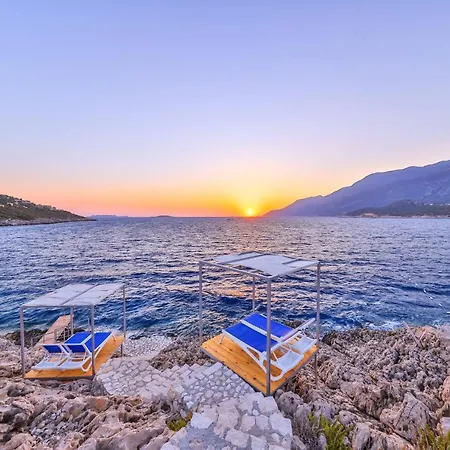 La Kumsal Denize Sifir Ve Ozel Havuzlu Dubleks Villa Kaş