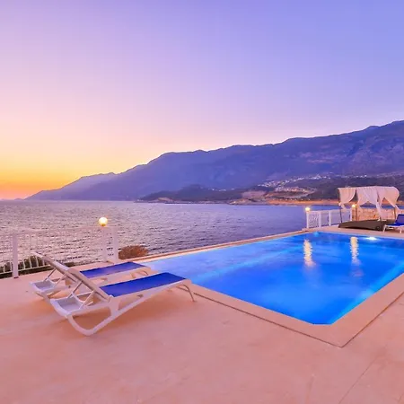 La Kumsal Denize Sifir Ve Ozel Havuzlu Dubleks Villa Kaş