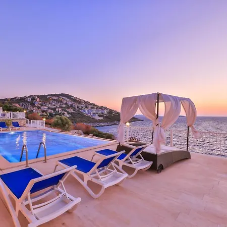 La Kumsal Denize Sifir Ve Ozel Havuzlu Dubleks Villa Kaş