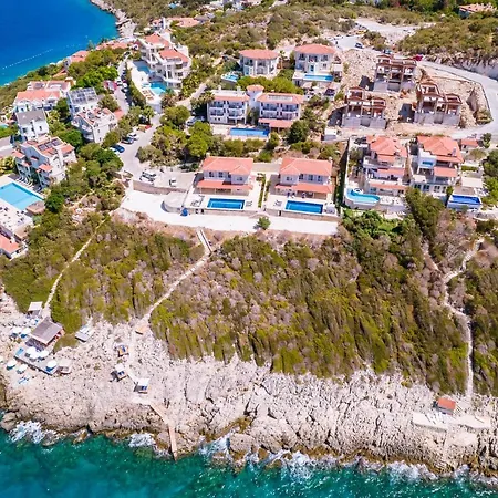 La Kumsal Denize Sifir Ve Ozel Havuzlu Dubleks Kaş